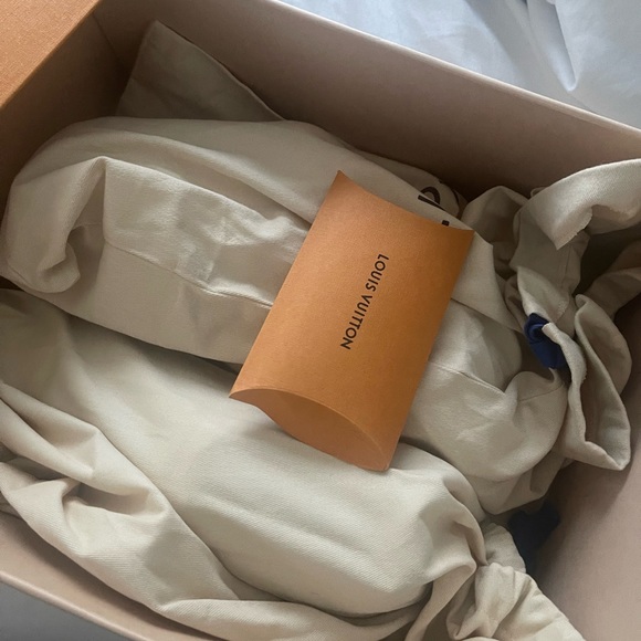 - Brand new Louis Vuitton time out sneakers size 41 - Picture 6 of 6